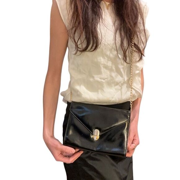 Black and Gold Crossbody Bag with Skull Clasp - Picture 4 of 11